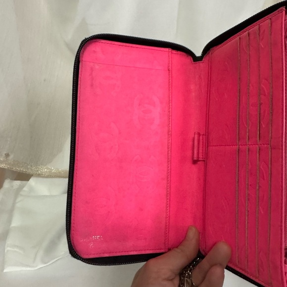 CHANEL Black Quilted Clutch/Wallet with Iconic CC Logo - Picture 8 of 12